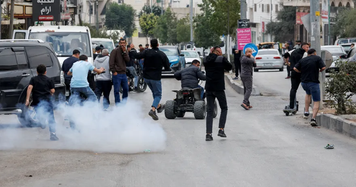 جيش الاحتلال يقمع وقفة احتجاجية في الخليل تطالب بوقف النزوح 
